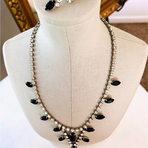 Vintage Demi Parure Black Crystal Necklace & Earrings. - Picture 7 of 10